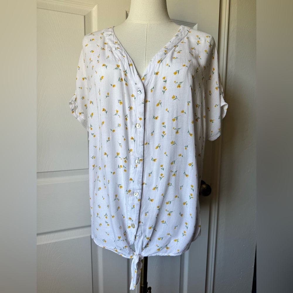 Ember Floral Button-Up White Top Size XL